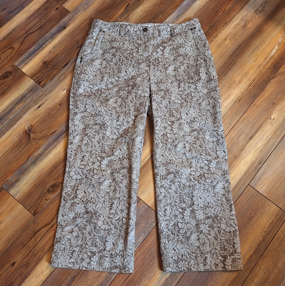 Christopher & Banks Pants - Vtg Christopher & Banks Tan Floral Stretch Cropped Capris Pockets Wms Size 8